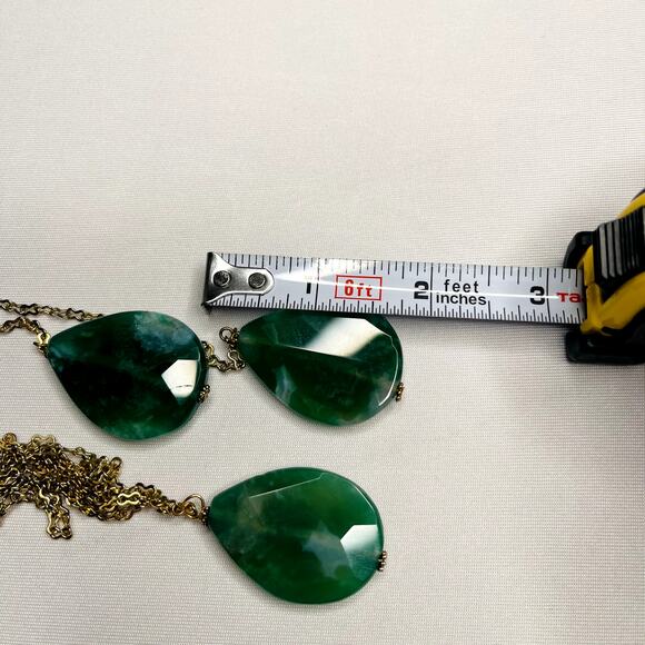 Elegant Boho Gold-Tone Green Teardrop Lariat Necklace - Picture 5 of 5
